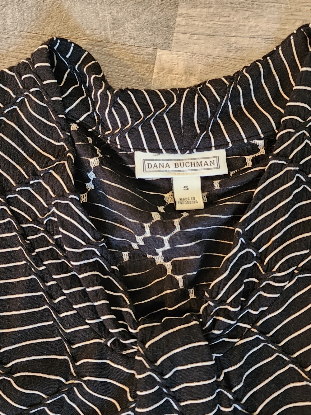 Dana Buchman Black and White Striped Sleeveless V-Neck Tank - Picture 3 of 4